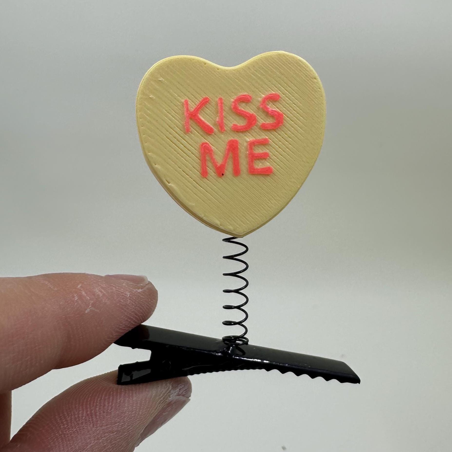 5-pack "Kiss Me" Candy Heart Sprout