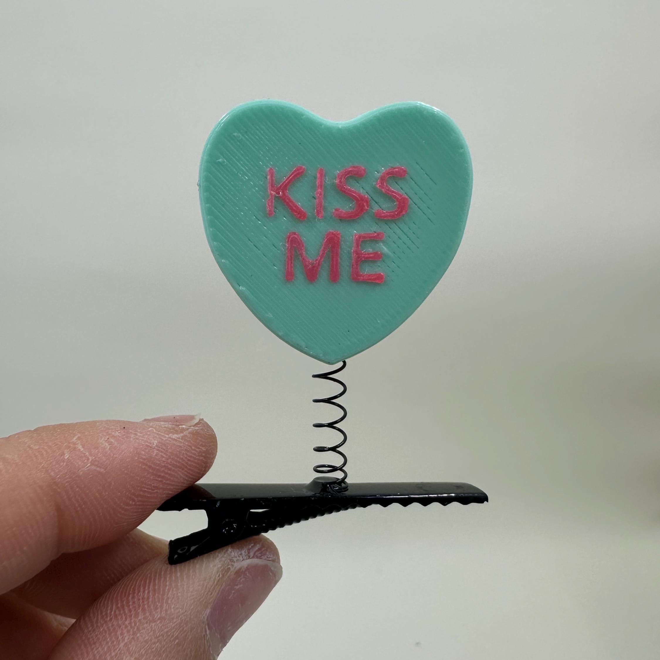 5-pack "Kiss Me" Candy Heart Sprout