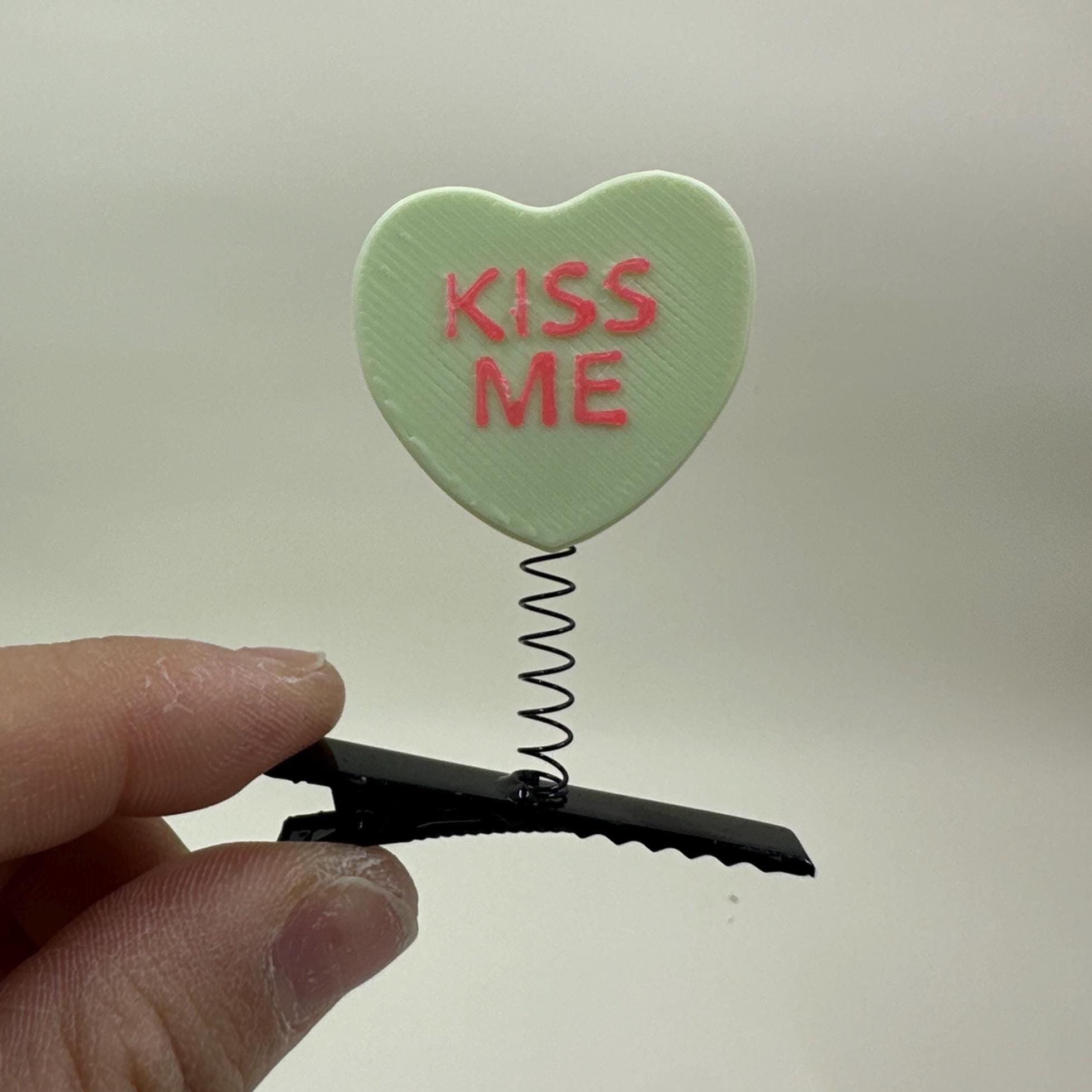 5-pack "Kiss Me" Candy Heart Sprout