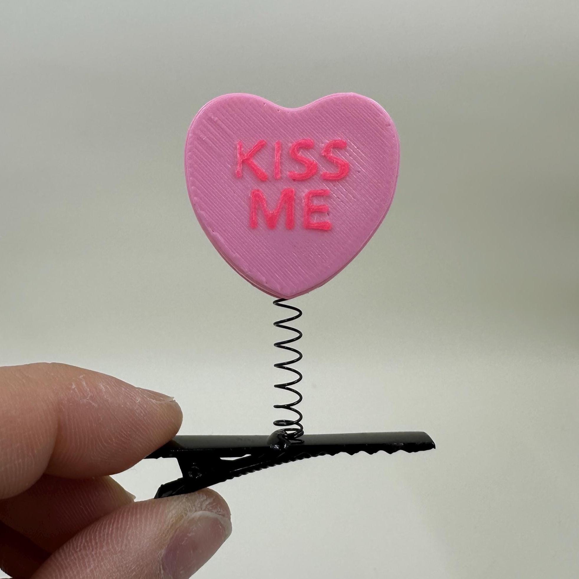 5-pack "Kiss Me" Candy Heart Sprout